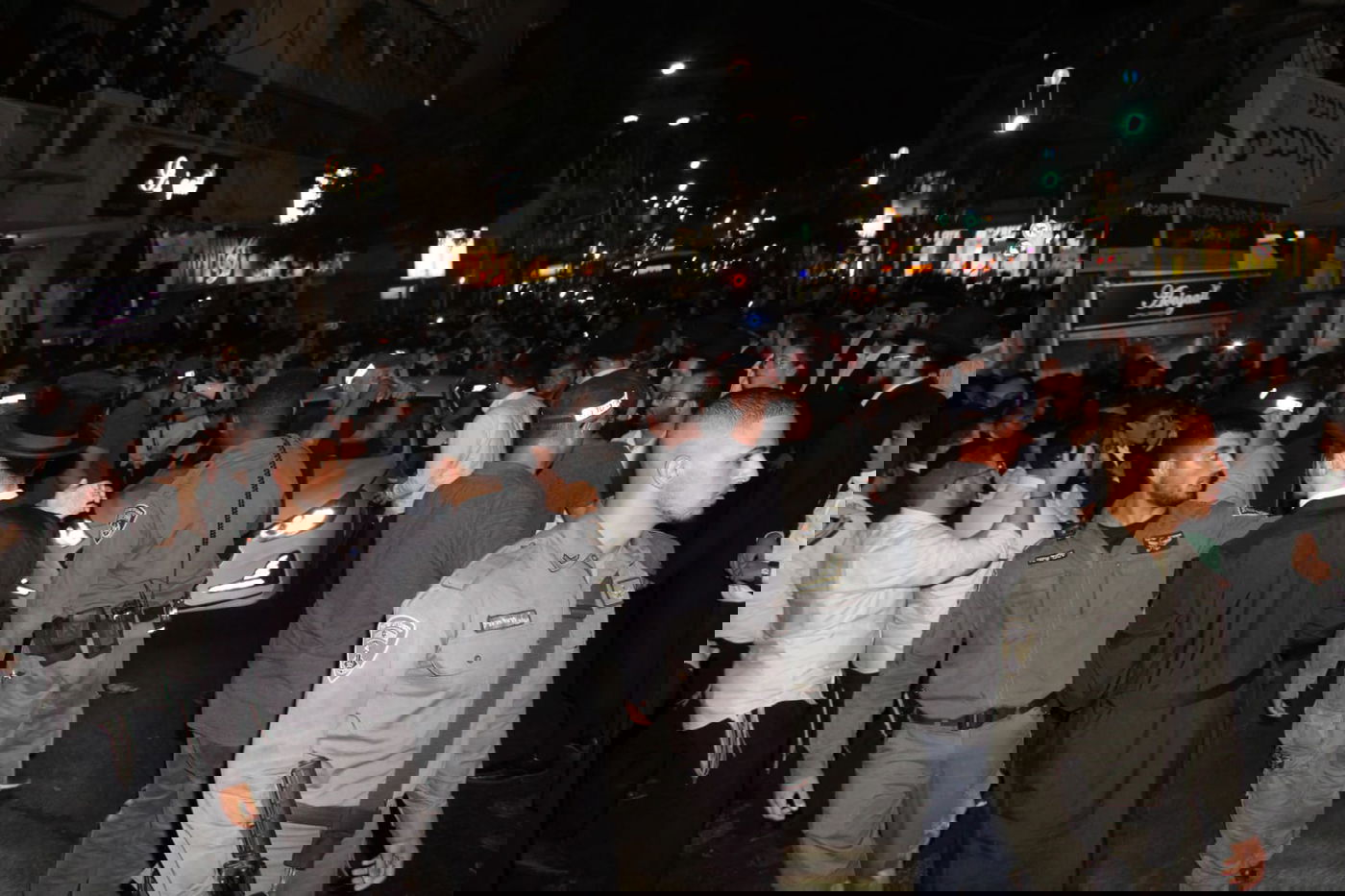 פרובוקציה בב"ב: בחורים מחו ורון קובי נמלט