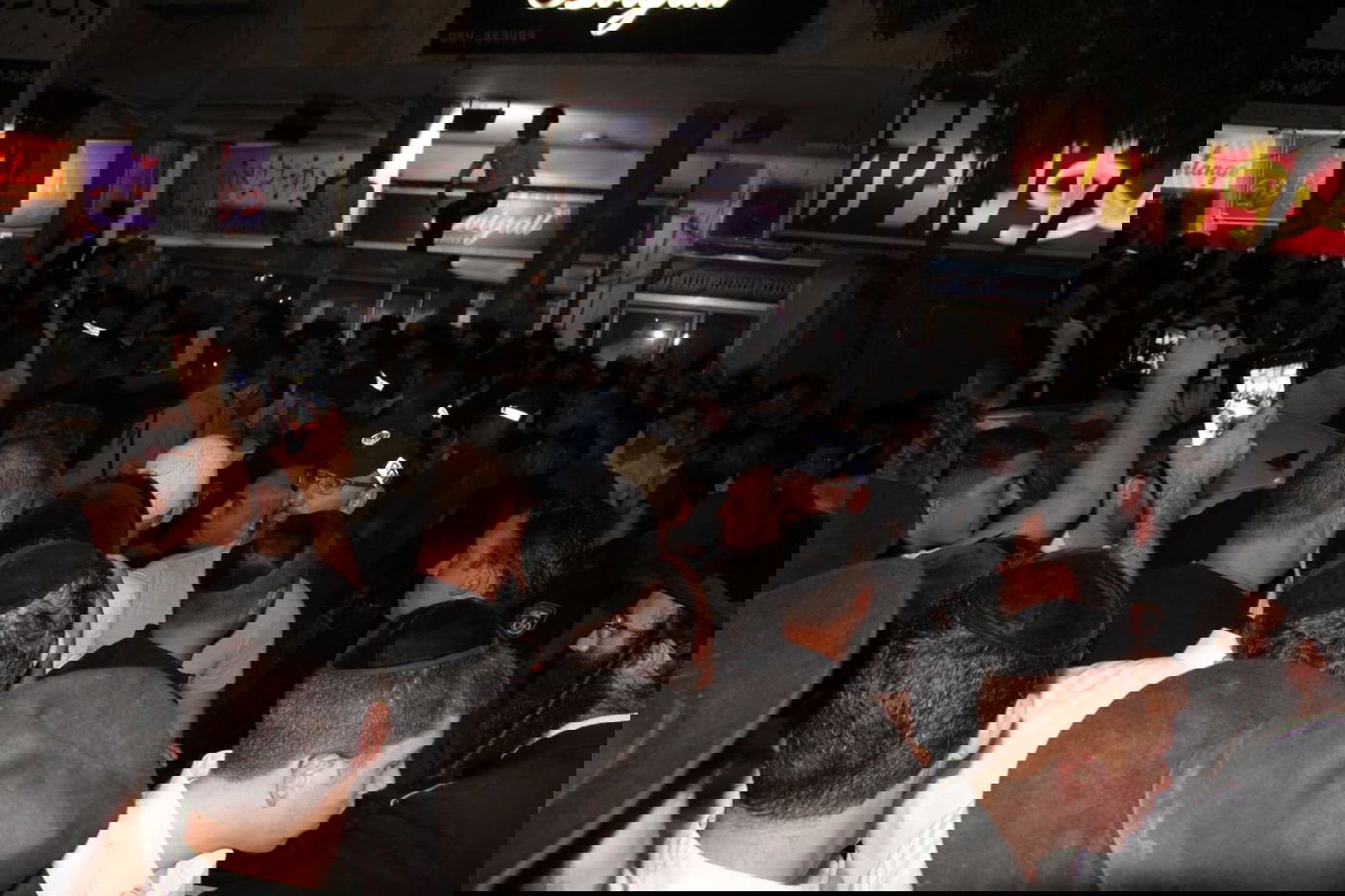 פרובוקציה בב"ב: בחורים מחו ורון קובי נמלט