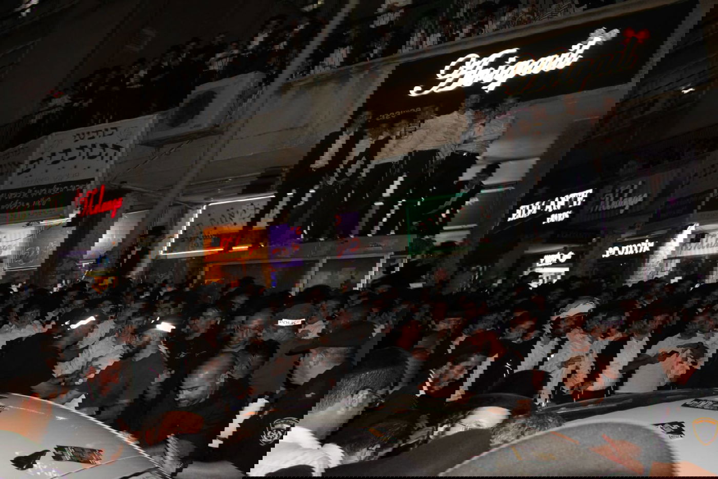 פרובוקציה בב"ב: בחורים מחו ורון קובי נמלט