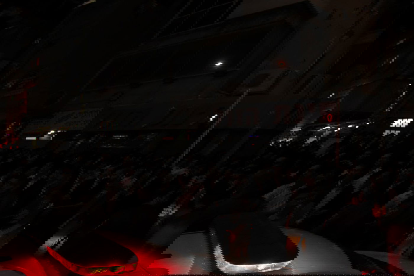 פרובוקציה בב"ב: בחורים מחו ורון קובי נמלט