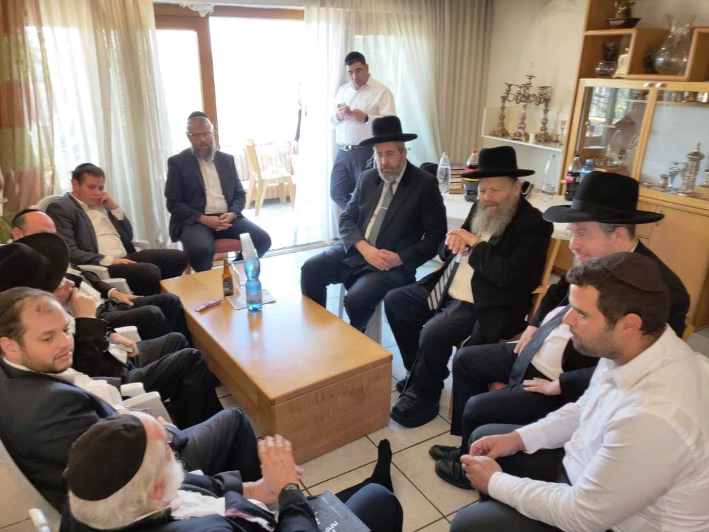 גדולי ישראל בניחום אבלים אצל הגר"י ברייטקופף