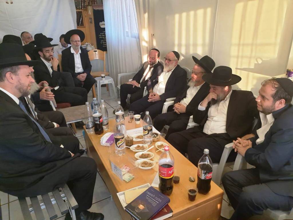 גדולי ישראל בניחום אבלים אצל הגר"י ברייטקופף