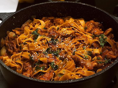 נודלס עם פרגיות בנוסח סצ׳ואן