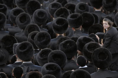 הוציאו את בחוריהם מישיבת גור ואוימו: יזרקו גם את הבנות