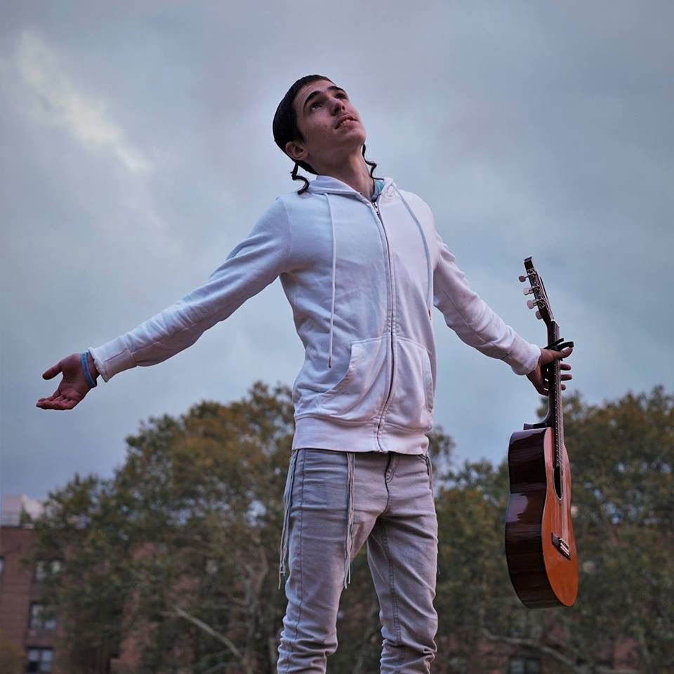 ואפילו בהסתרה: הזמר נותי פוקס התארס