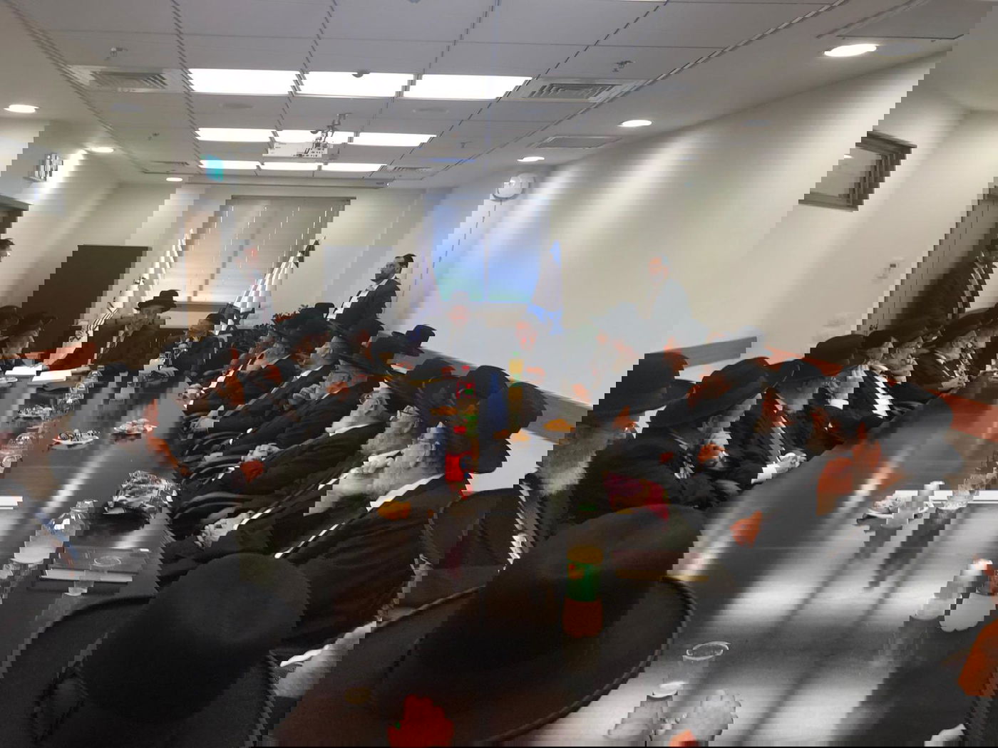 הגר"ד לאו: פוליטיקאים מטילים דופי בדיינים