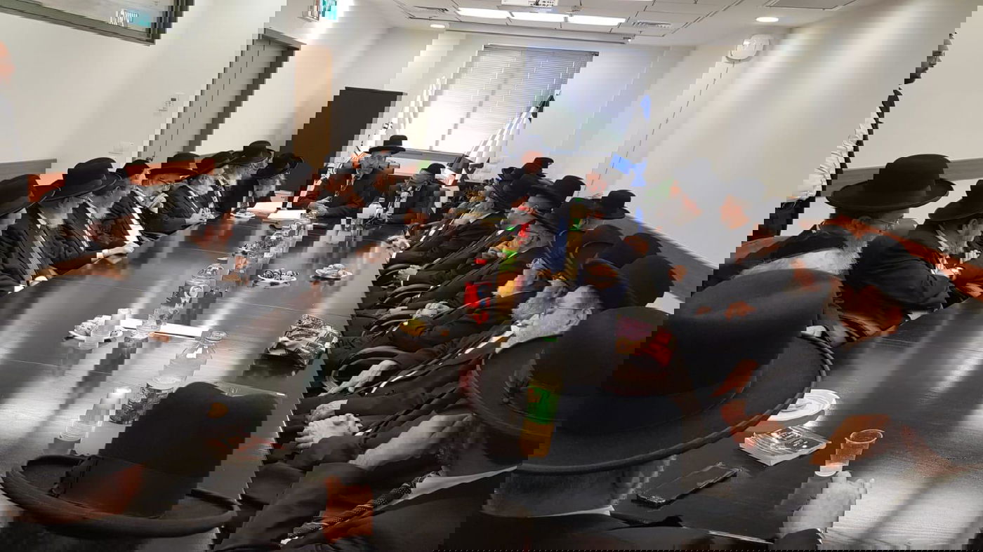 הגר"ד לאו: פוליטיקאים מטילים דופי בדיינים