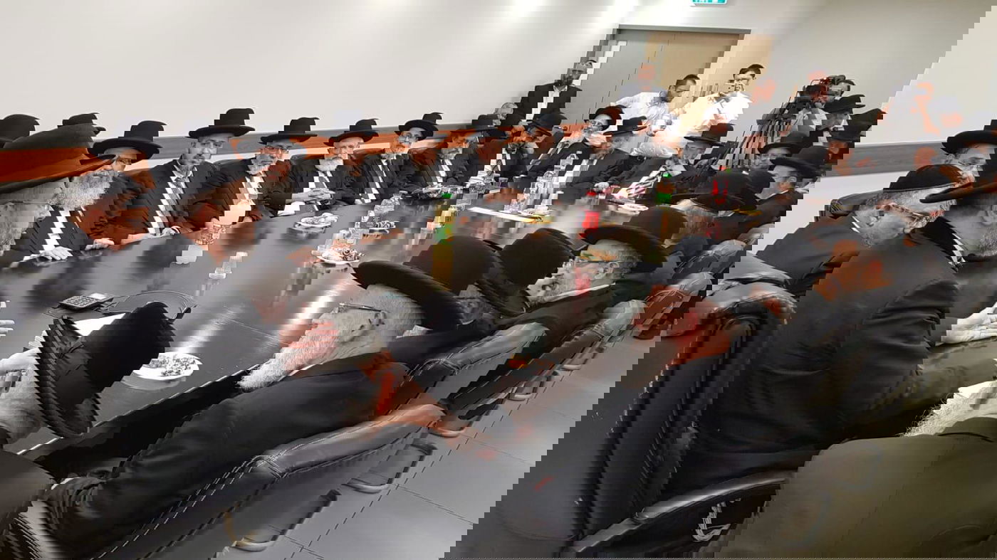 הגר"ד לאו: פוליטיקאים מטילים דופי בדיינים