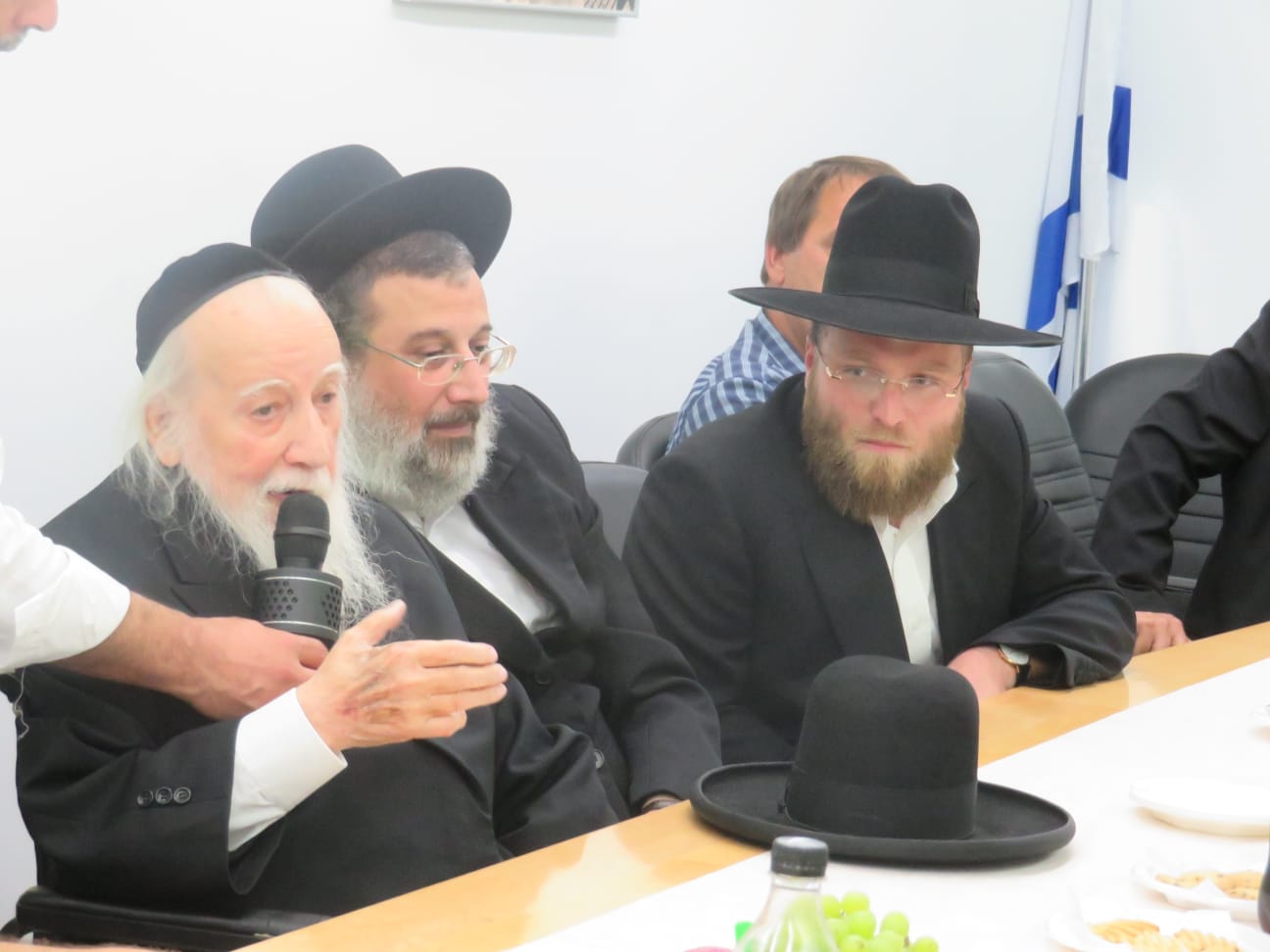 הרב אוירבך מינה את בנו ליד ימינו בנושאי כשרות