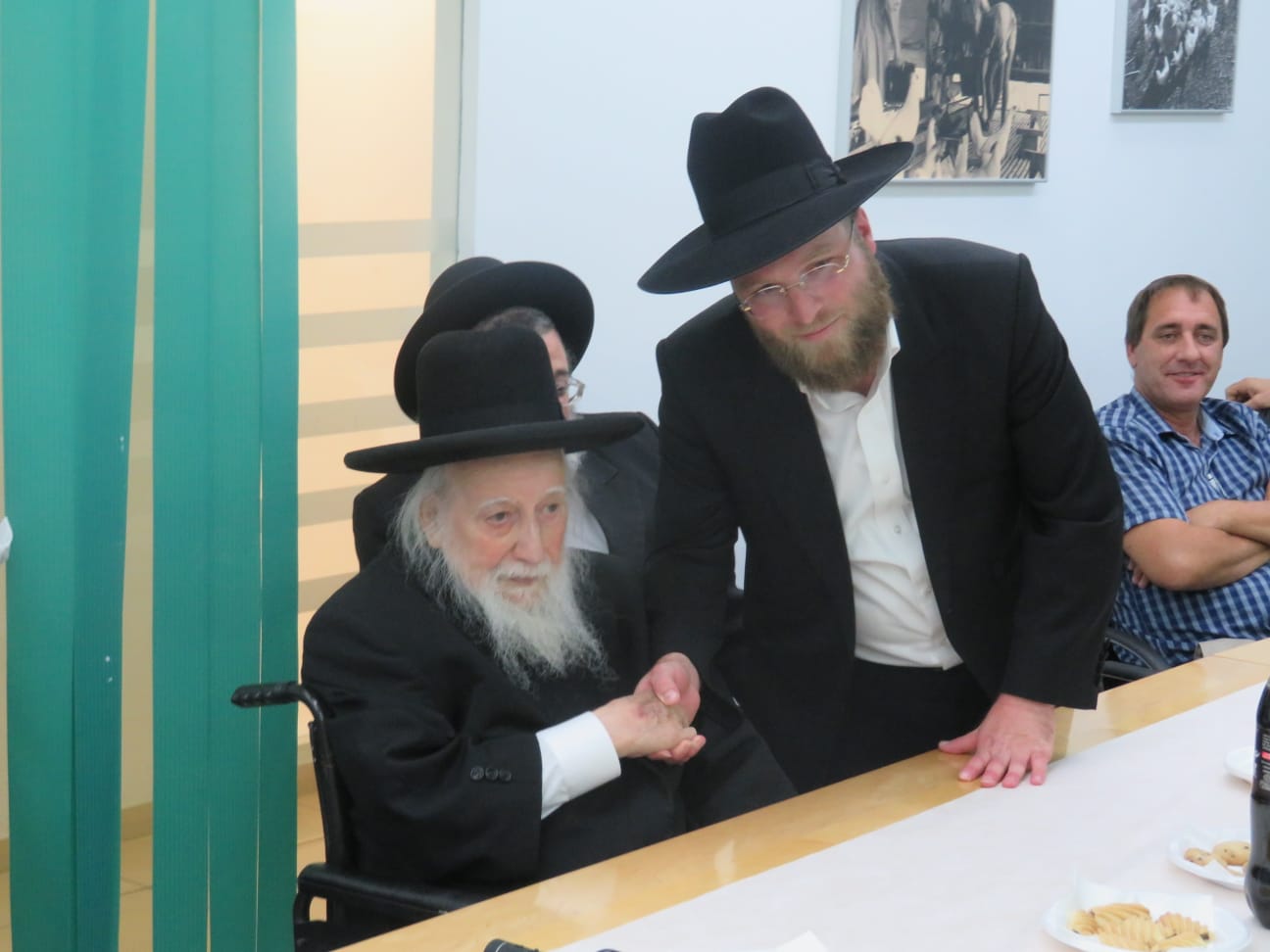 הרב אוירבך מינה את בנו ליד ימינו בנושאי כשרות