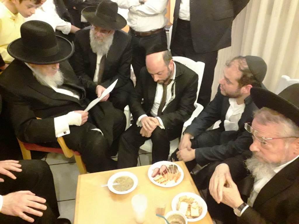 גדולי ישראל בניחום אבלים אצל הגר"י ברייטקופף