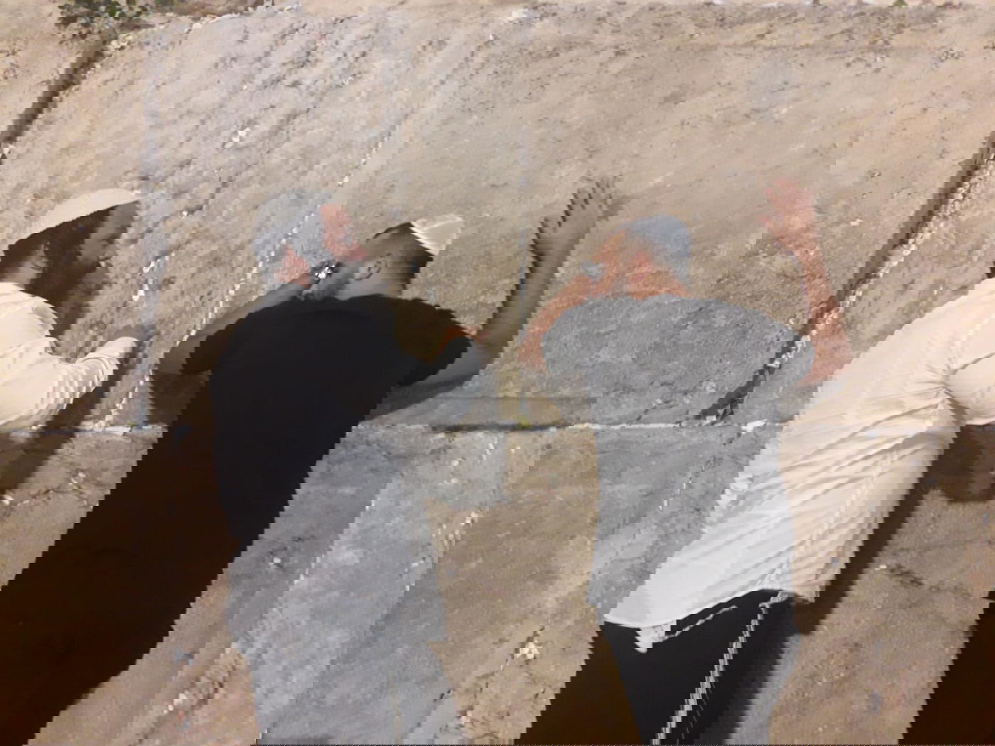 הזמר מאור אדרי הגיע לסליחות בכותל  • צפו