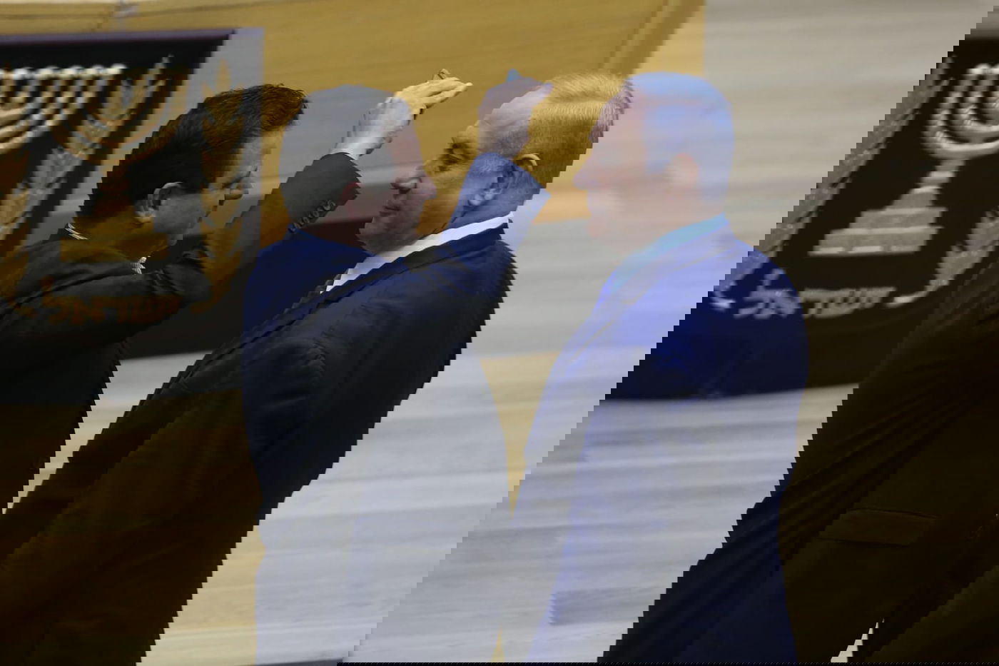 עימות, נאומים והצבעה: כינוס מליאה אחרון