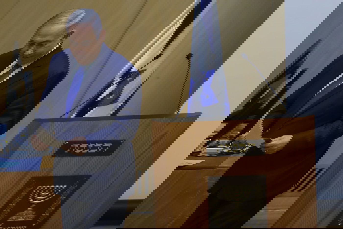 עימות, נאומים והצבעה: כינוס מליאה אחרון