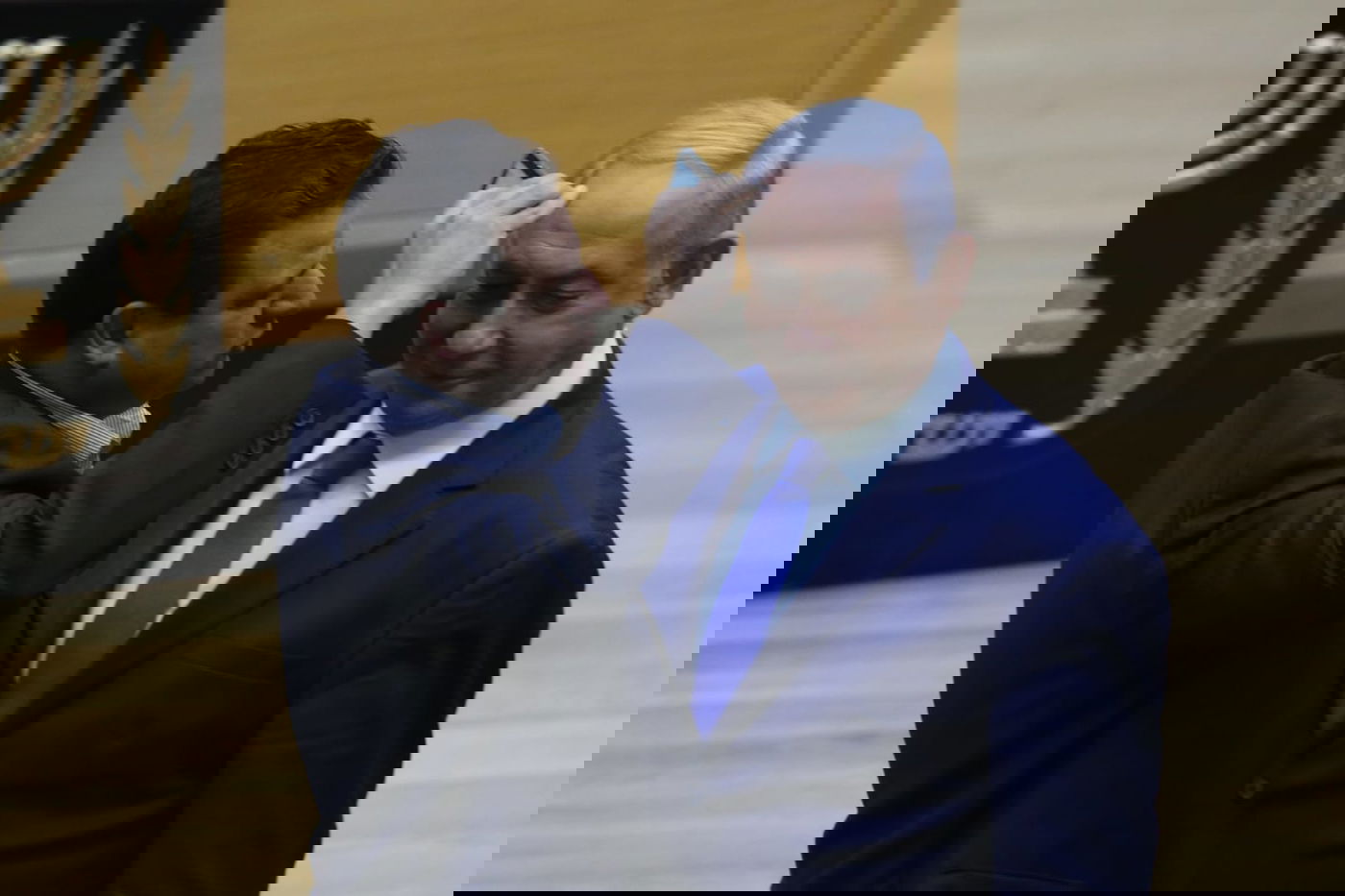 עימות, נאומים והצבעה: כינוס מליאה אחרון