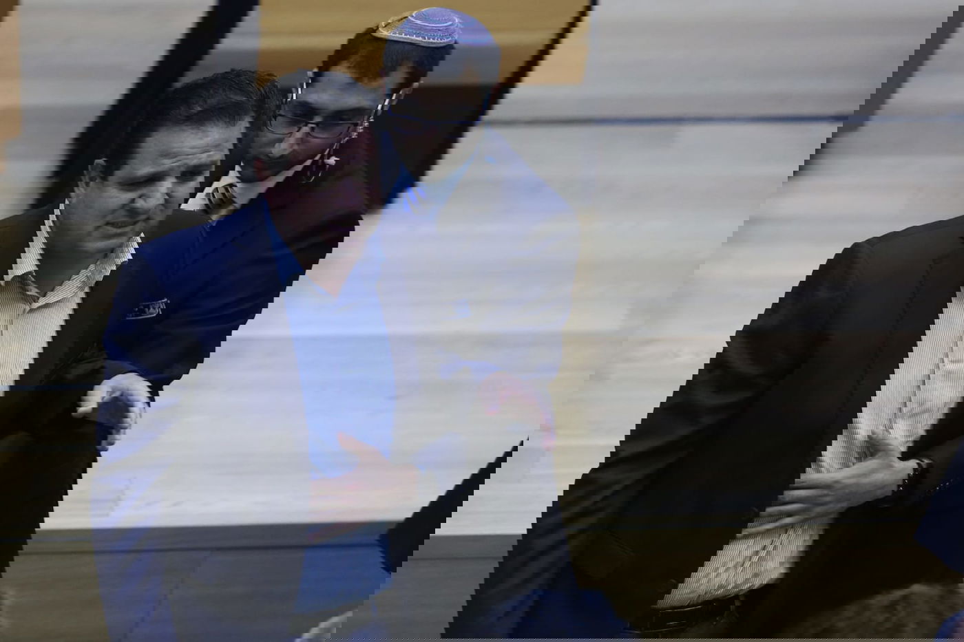 עימות, נאומים והצבעה: כינוס מליאה אחרון