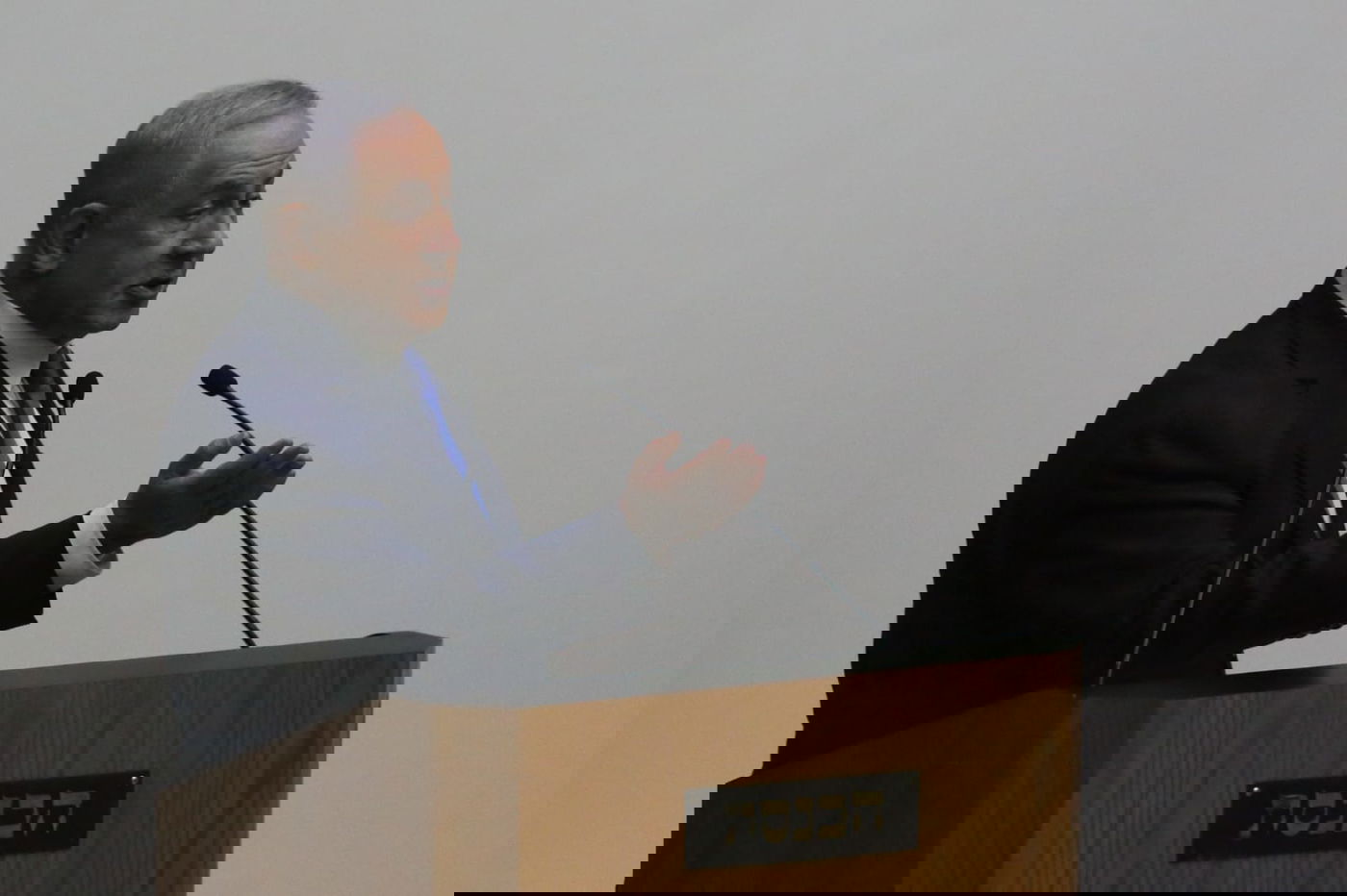 עימות, נאומים והצבעה: כינוס מליאה אחרון