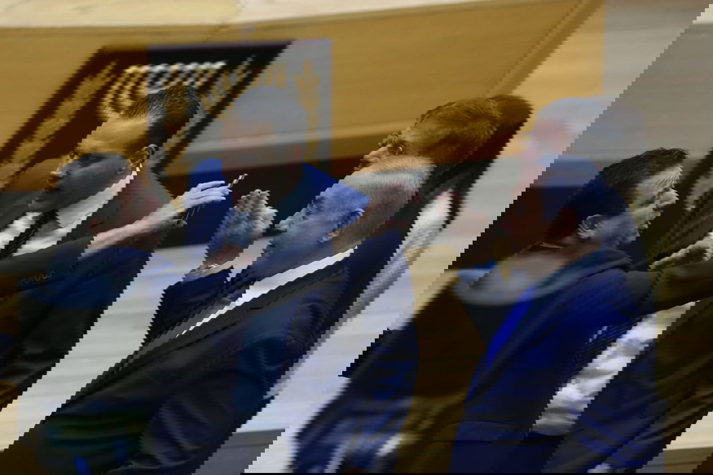 עימות, נאומים והצבעה: כינוס מליאה אחרון