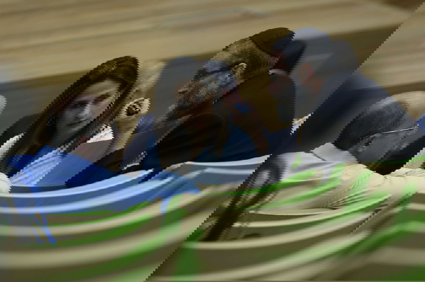 עימות, נאומים והצבעה: כינוס מליאה אחרון