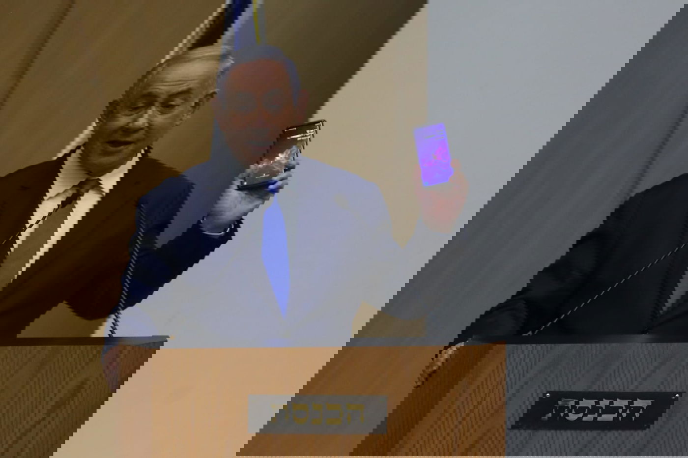 עימות, נאומים והצבעה: כינוס מליאה אחרון