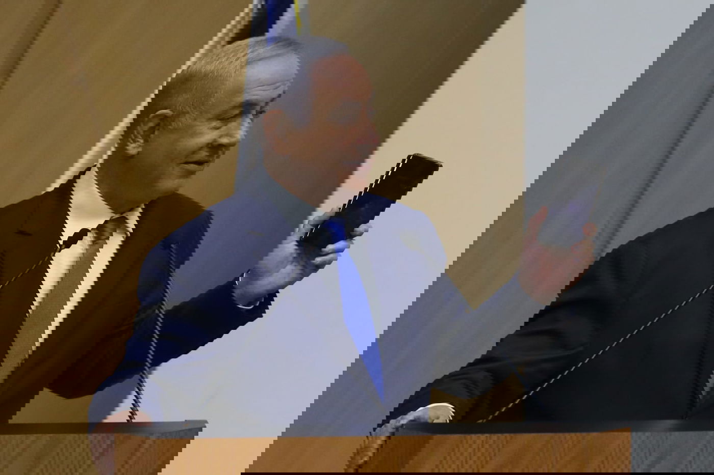 עימות, נאומים והצבעה: כינוס מליאה אחרון