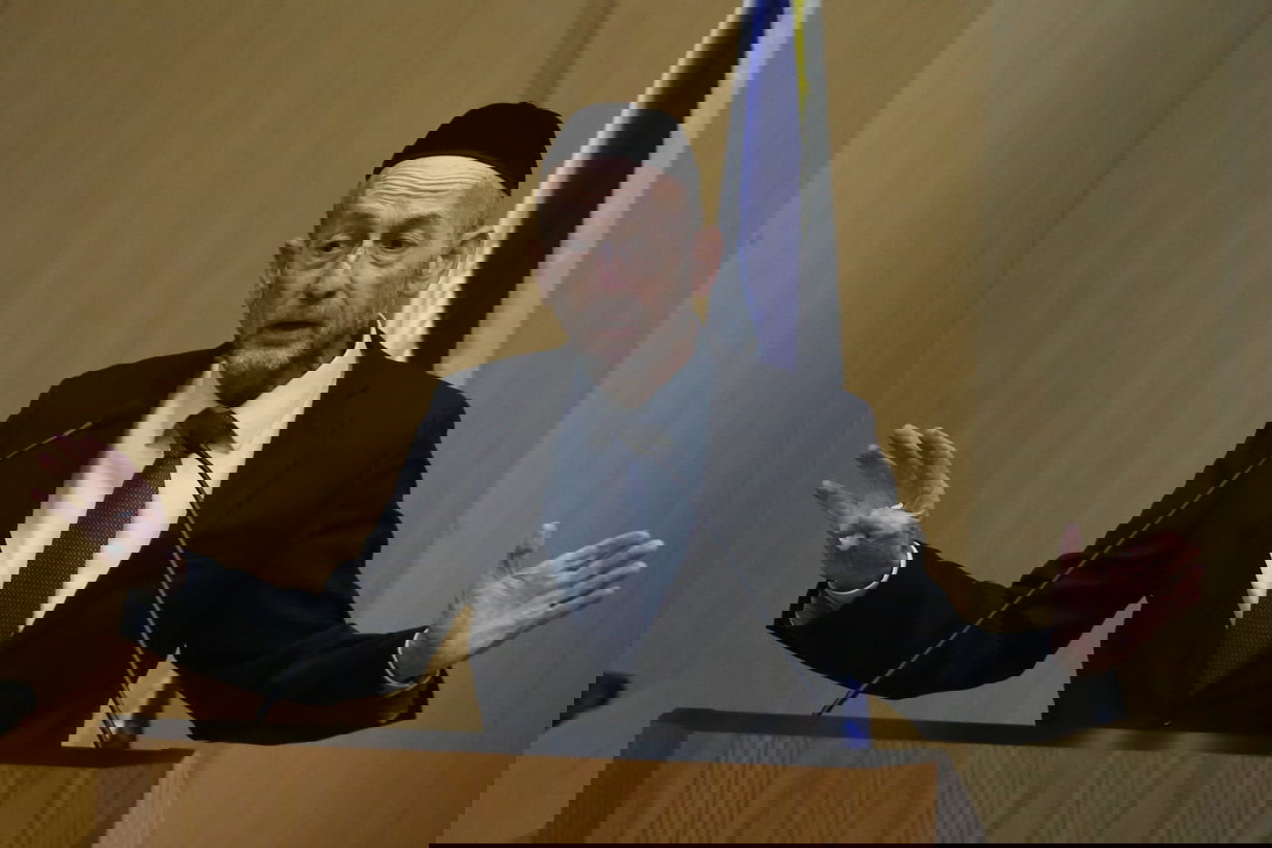 עימות, נאומים והצבעה: כינוס מליאה אחרון