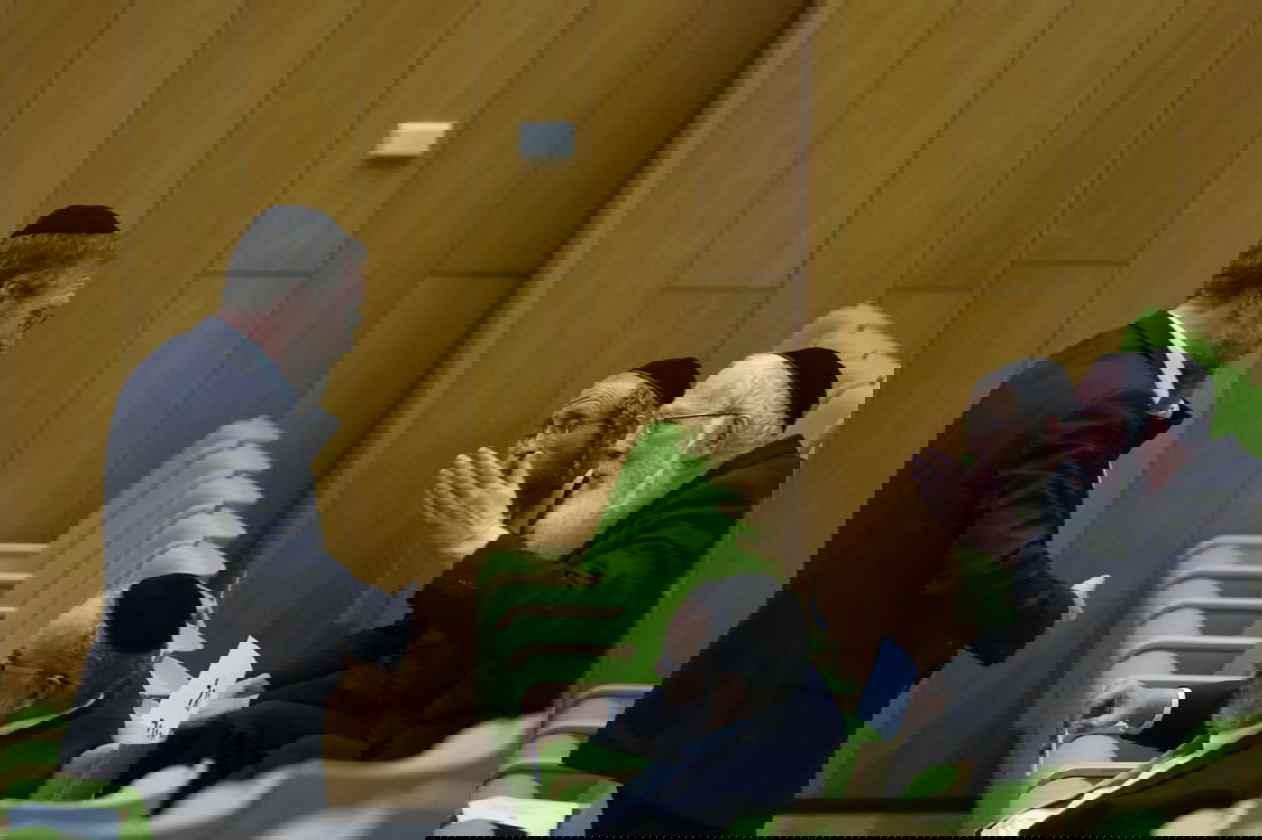 עימות, נאומים והצבעה: כינוס מליאה אחרון