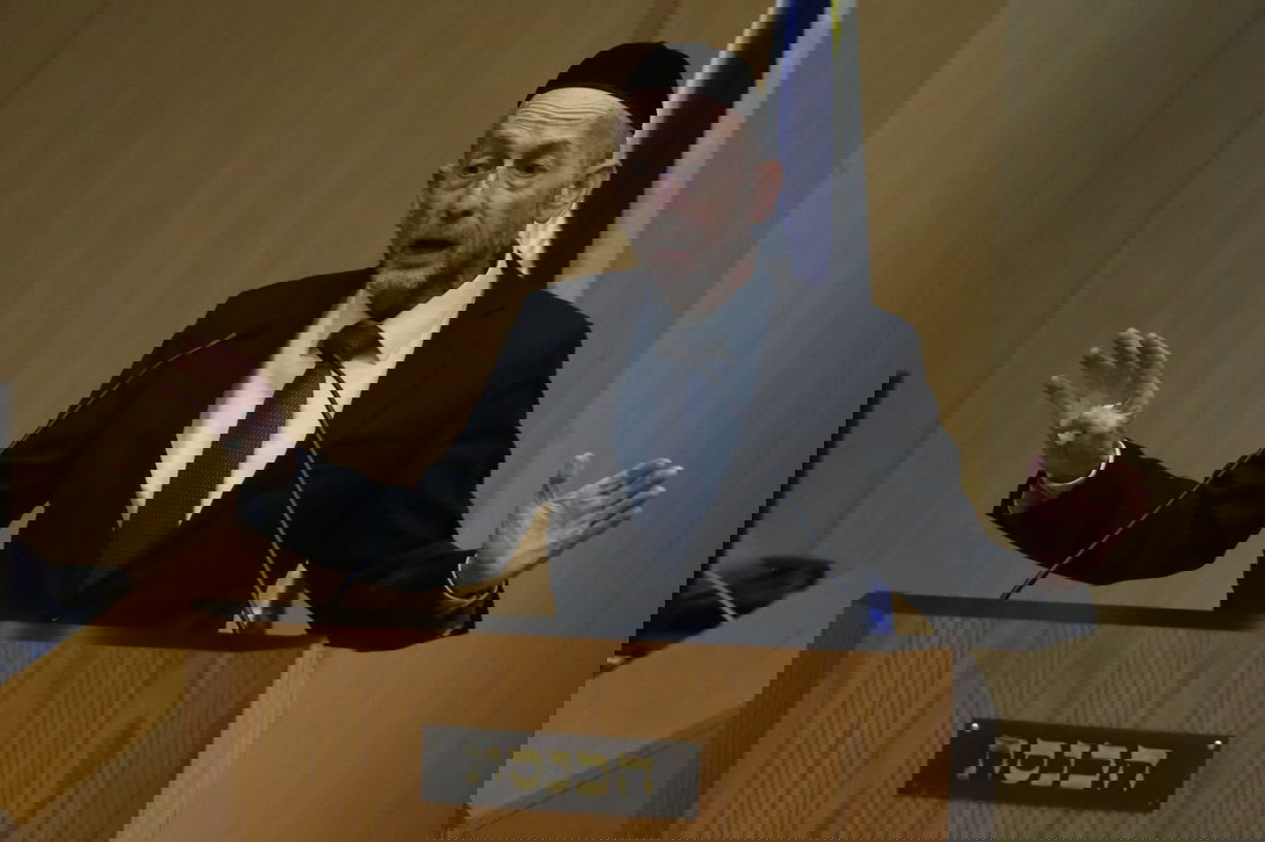 עימות, נאומים והצבעה: כינוס מליאה אחרון