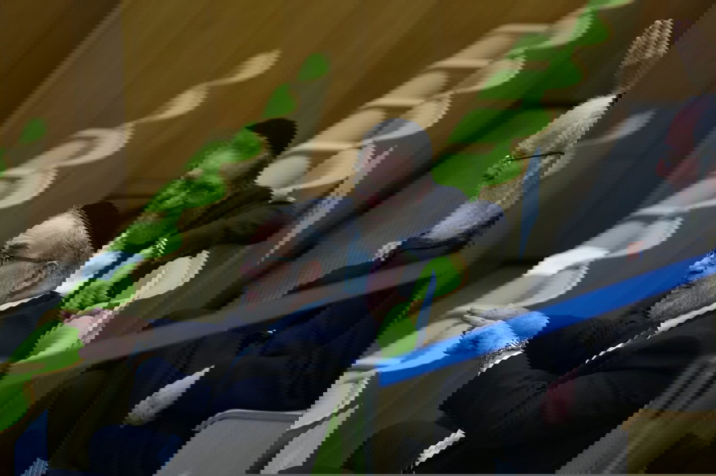 עימות, נאומים והצבעה: כינוס מליאה אחרון