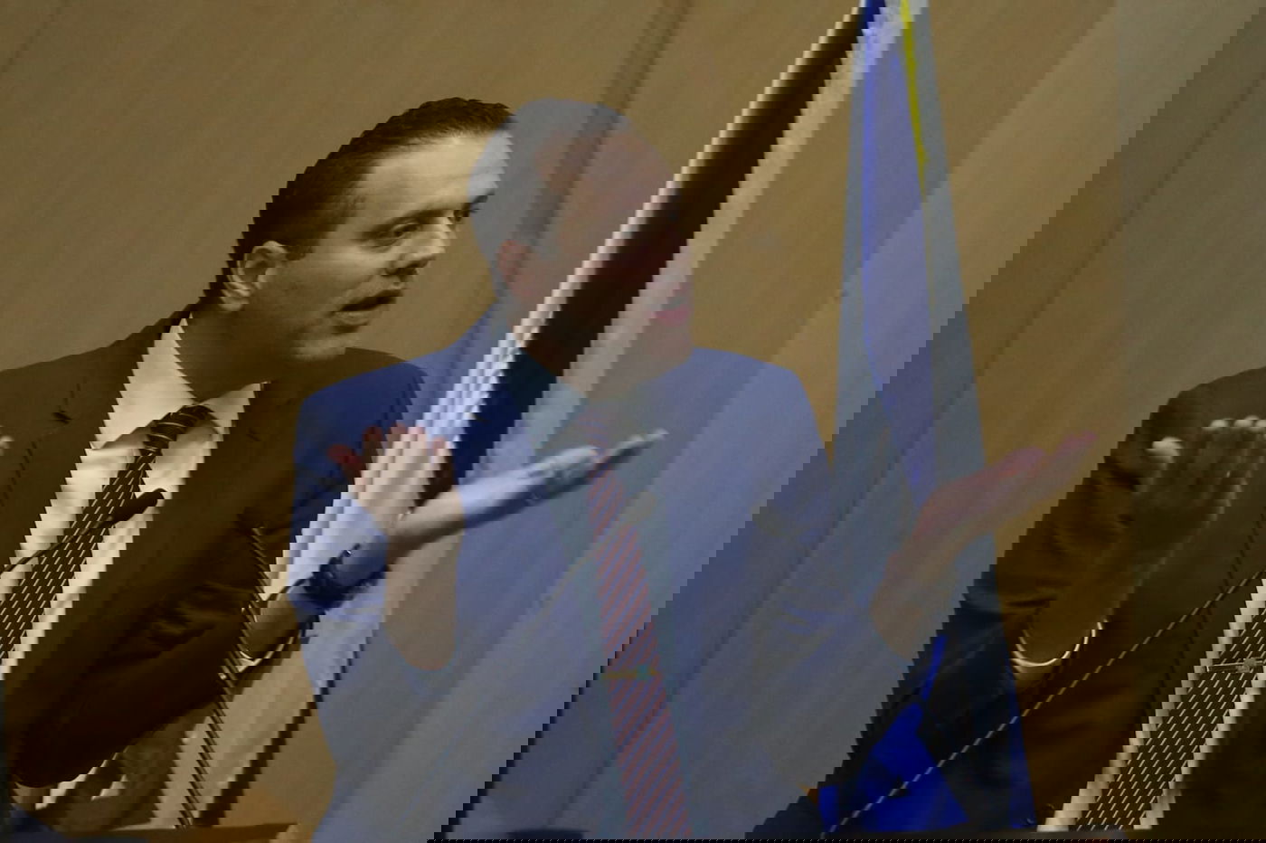 עימות, נאומים והצבעה: כינוס מליאה אחרון