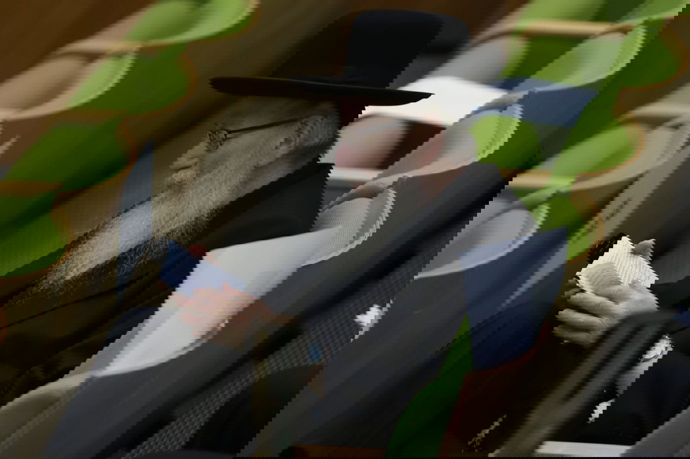 עימות, נאומים והצבעה: כינוס מליאה אחרון