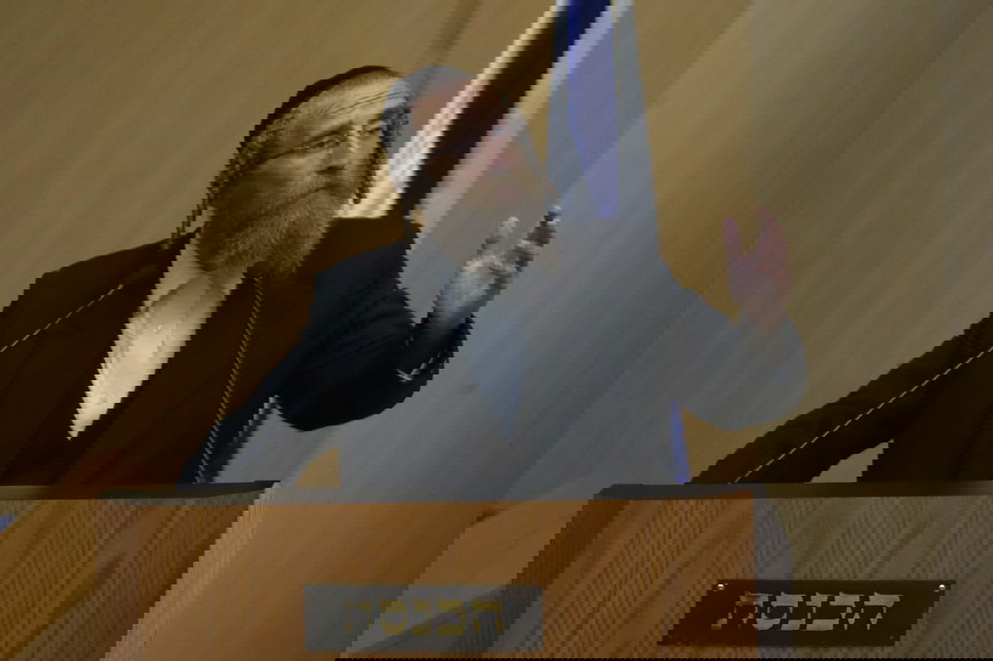 עימות, נאומים והצבעה: כינוס מליאה אחרון