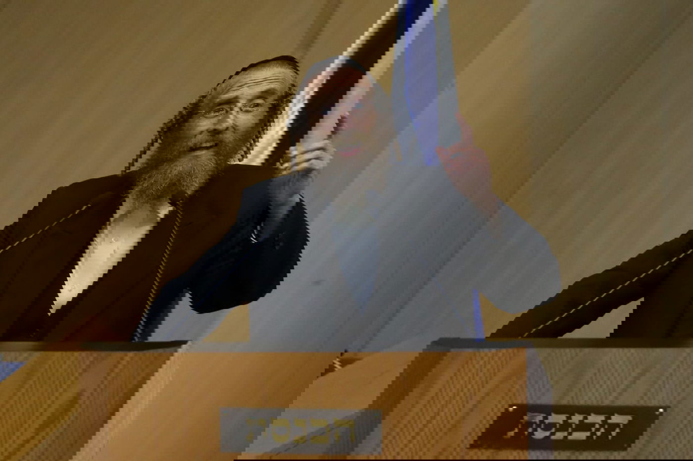 עימות, נאומים והצבעה: כינוס מליאה אחרון