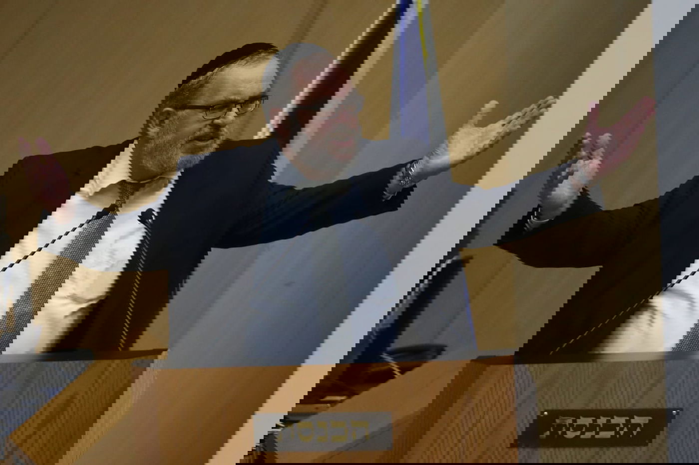 עימות, נאומים והצבעה: כינוס מליאה אחרון