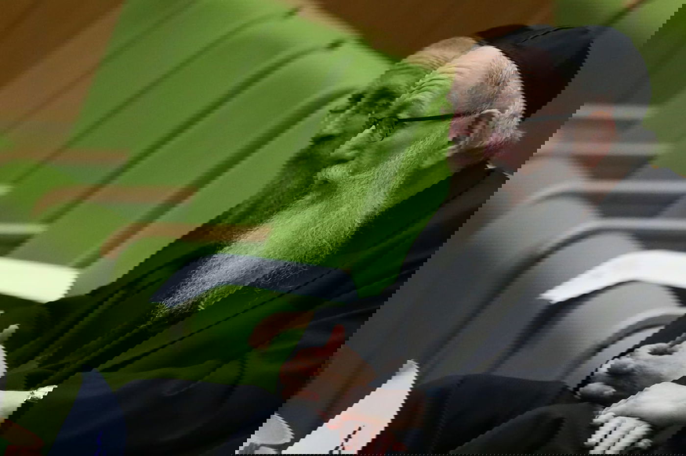 עימות, נאומים והצבעה: כינוס מליאה אחרון