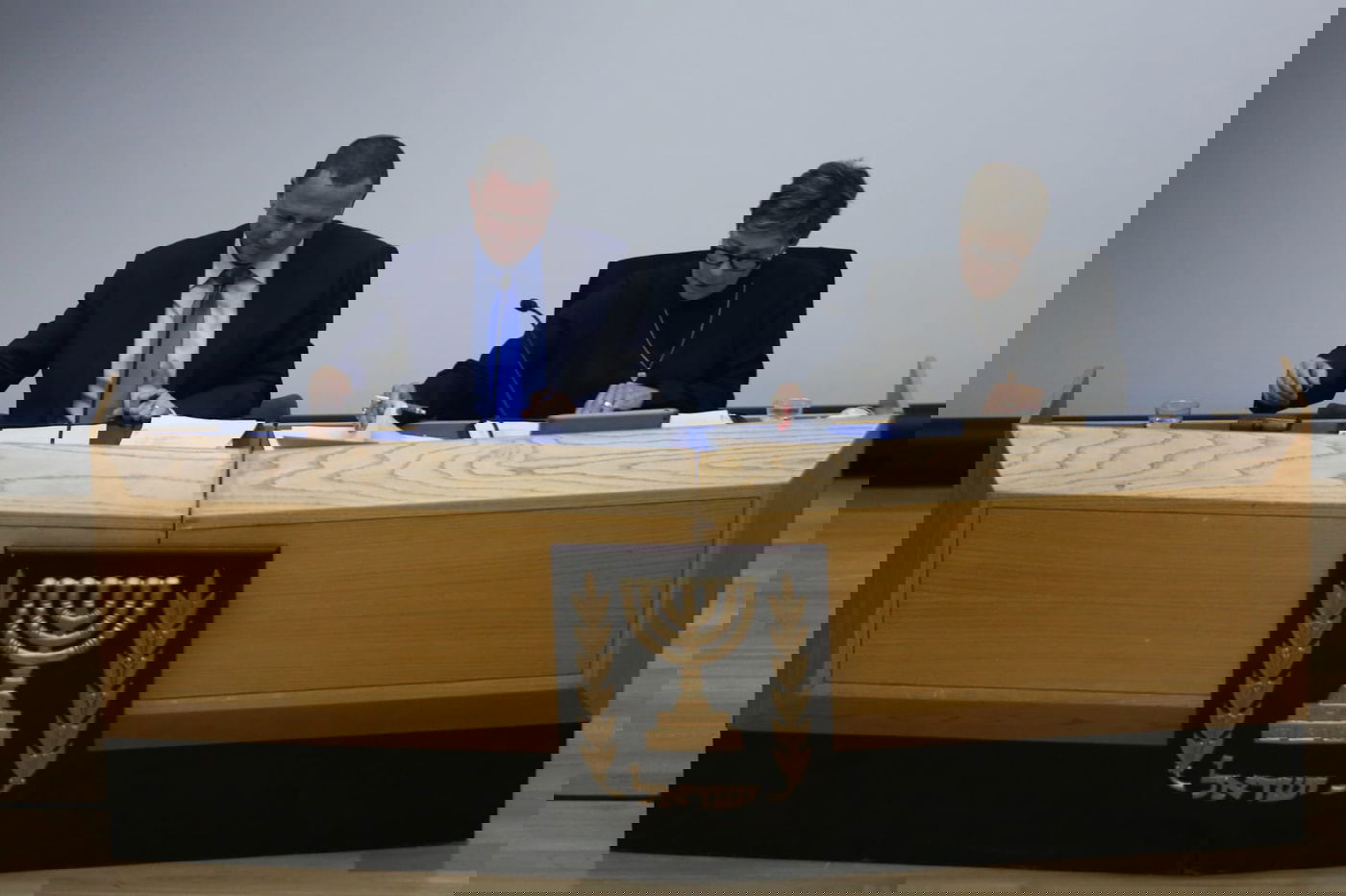 עימות, נאומים והצבעה: כינוס מליאה אחרון