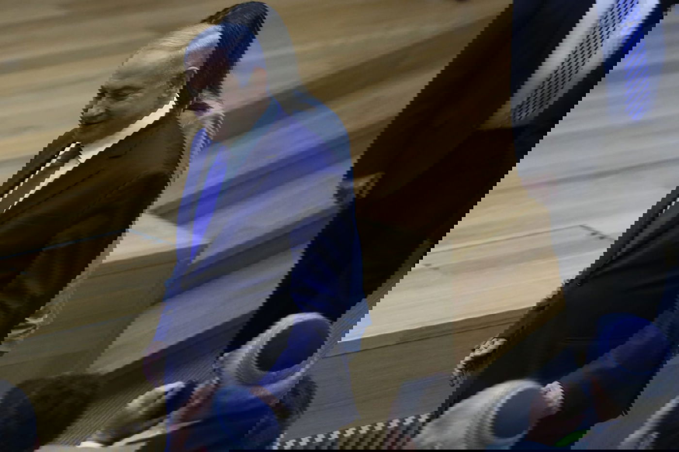 עימות, נאומים והצבעה: כינוס מליאה אחרון