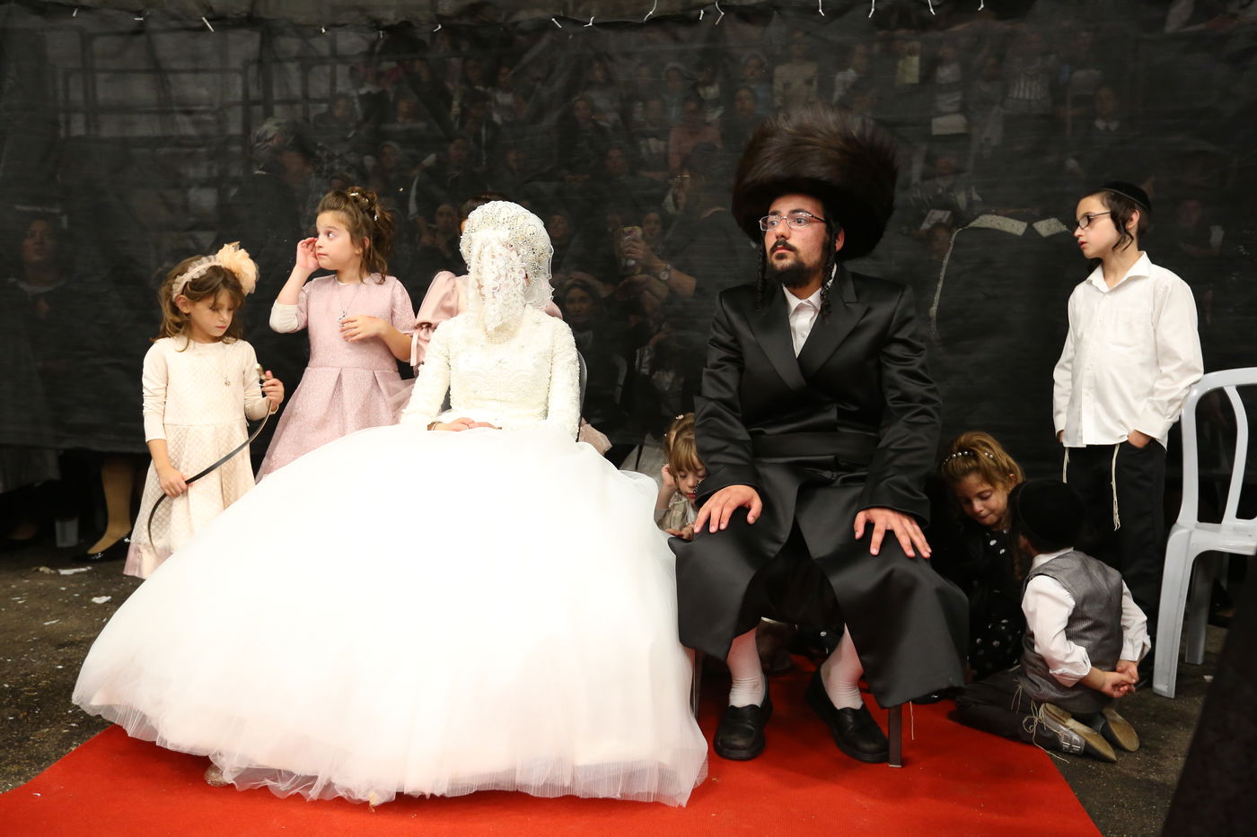 האדמו"ר מלעלוב הקפיץ את חסידיו בחתונת נכדו