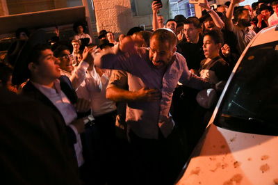 רון קובי הגיע לירושלים וגורש ממנה בידי הצעירים החרדים