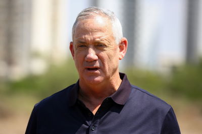 בני גנץ מגיב: "גם משה רבינו היה מגמגם"