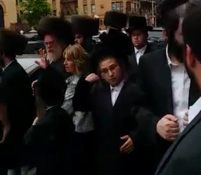 היהודים מתגודדים