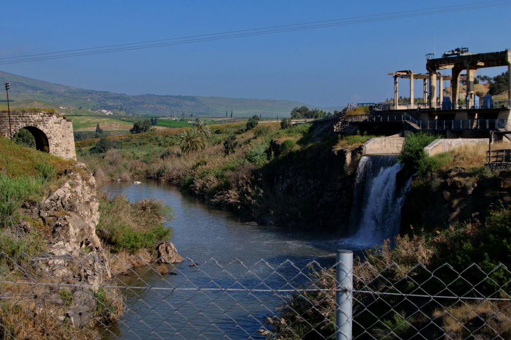 ארם נהריים, בגבול ישראל ירדן