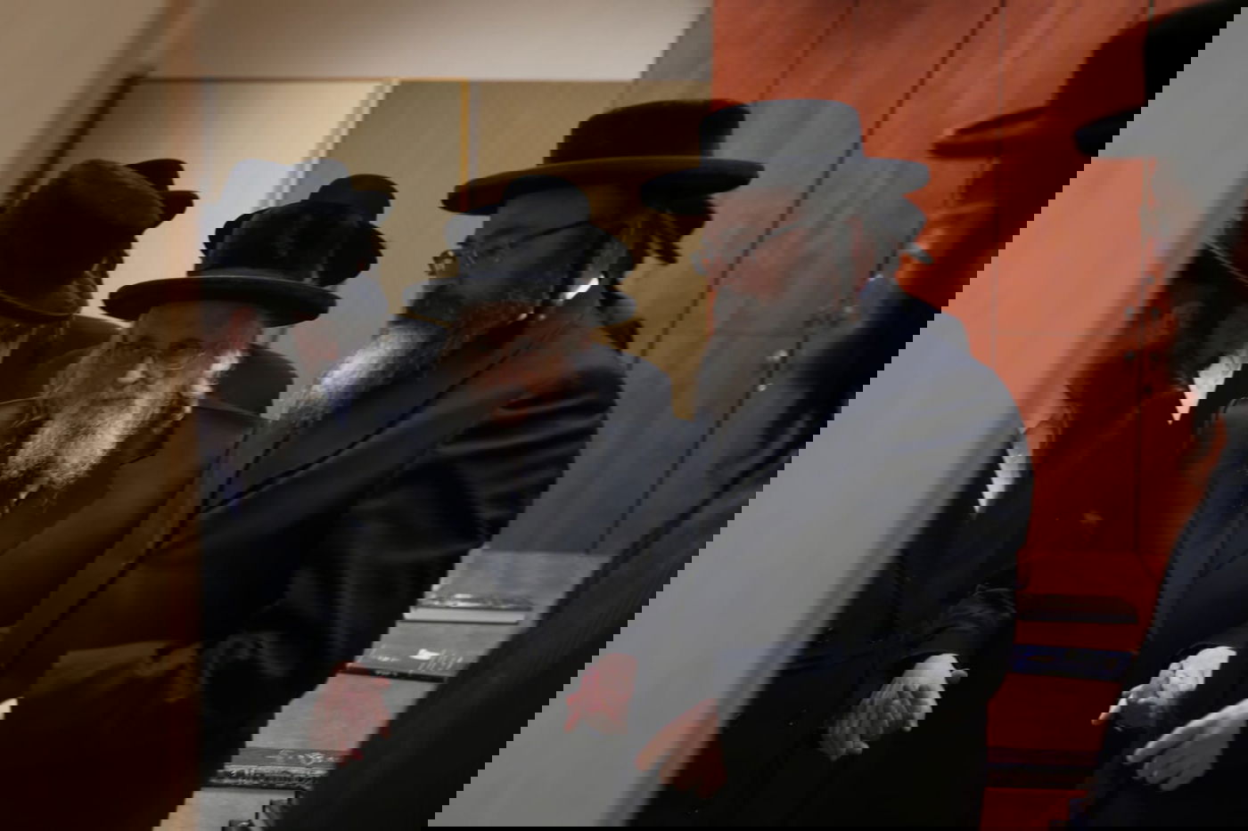 'העדה החרדית' ערכה מחאה; הקיצונים - הפגינו. צפו