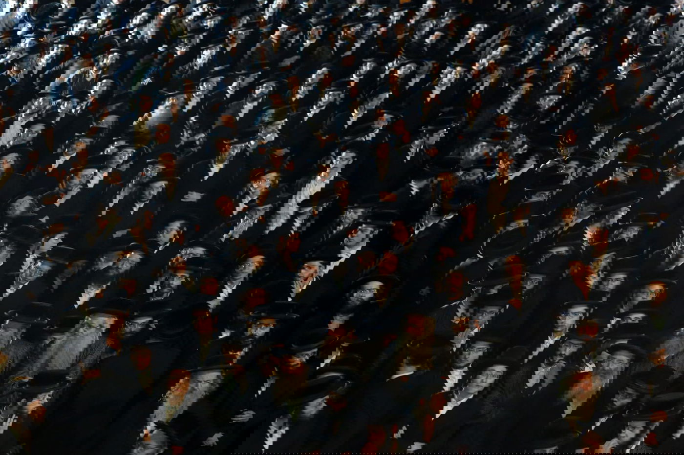 'העדה החרדית' ערכה מחאה; הקיצונים - הפגינו. צפו