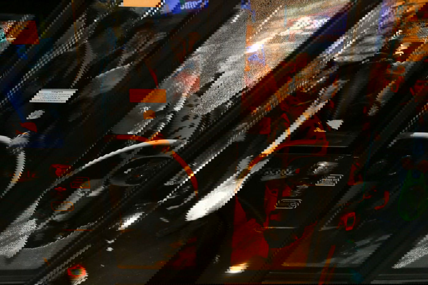 'העדה החרדית' ערכה מחאה; הקיצונים - הפגינו. צפו