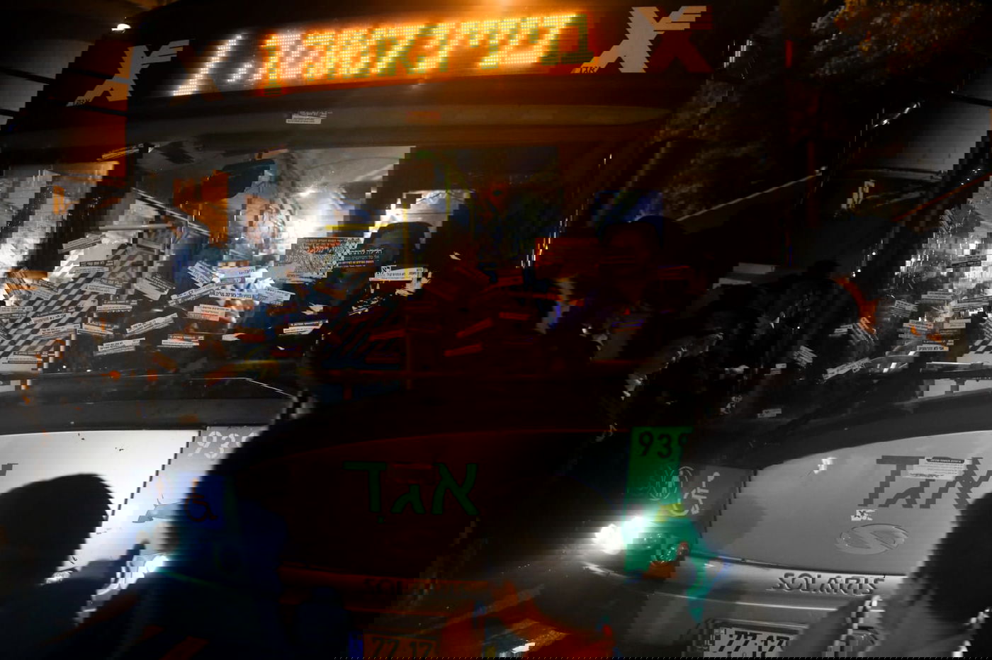 'העדה החרדית' ערכה מחאה; הקיצונים - הפגינו. צפו