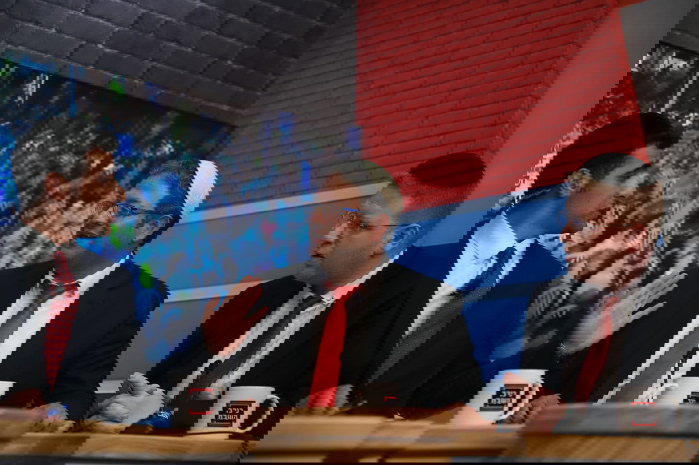 תיעוד ענק: כך נראה משדר ערב הבחירות ב'אולפן כיכר'