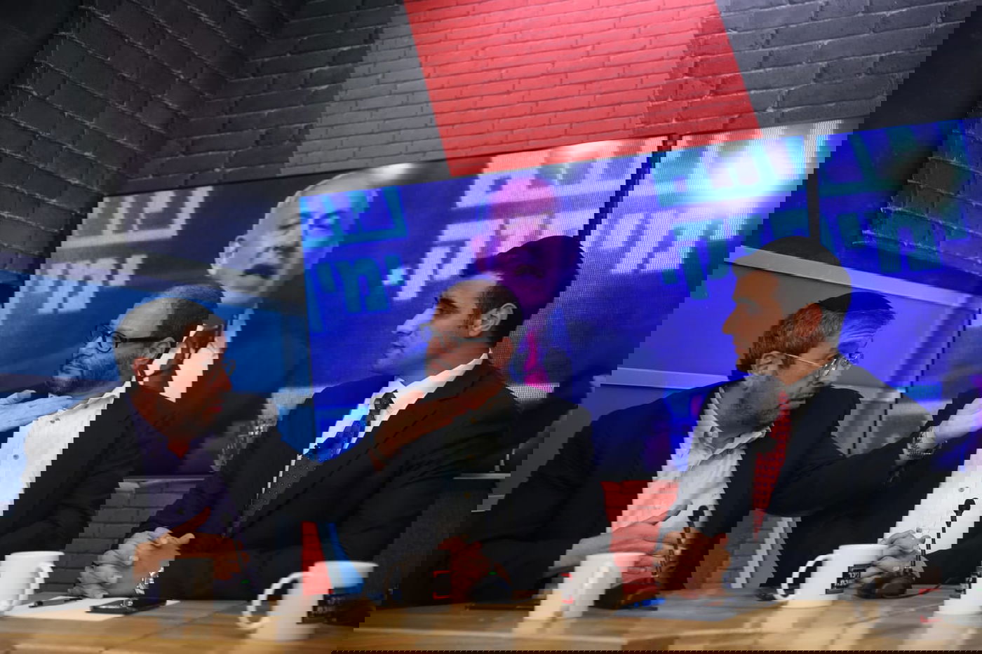 תיעוד ענק: כך נראה משדר ערב הבחירות ב'אולפן כיכר'