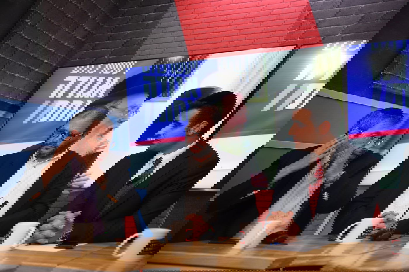 תיעוד ענק: כך נראה משדר ערב הבחירות ב'אולפן כיכר'