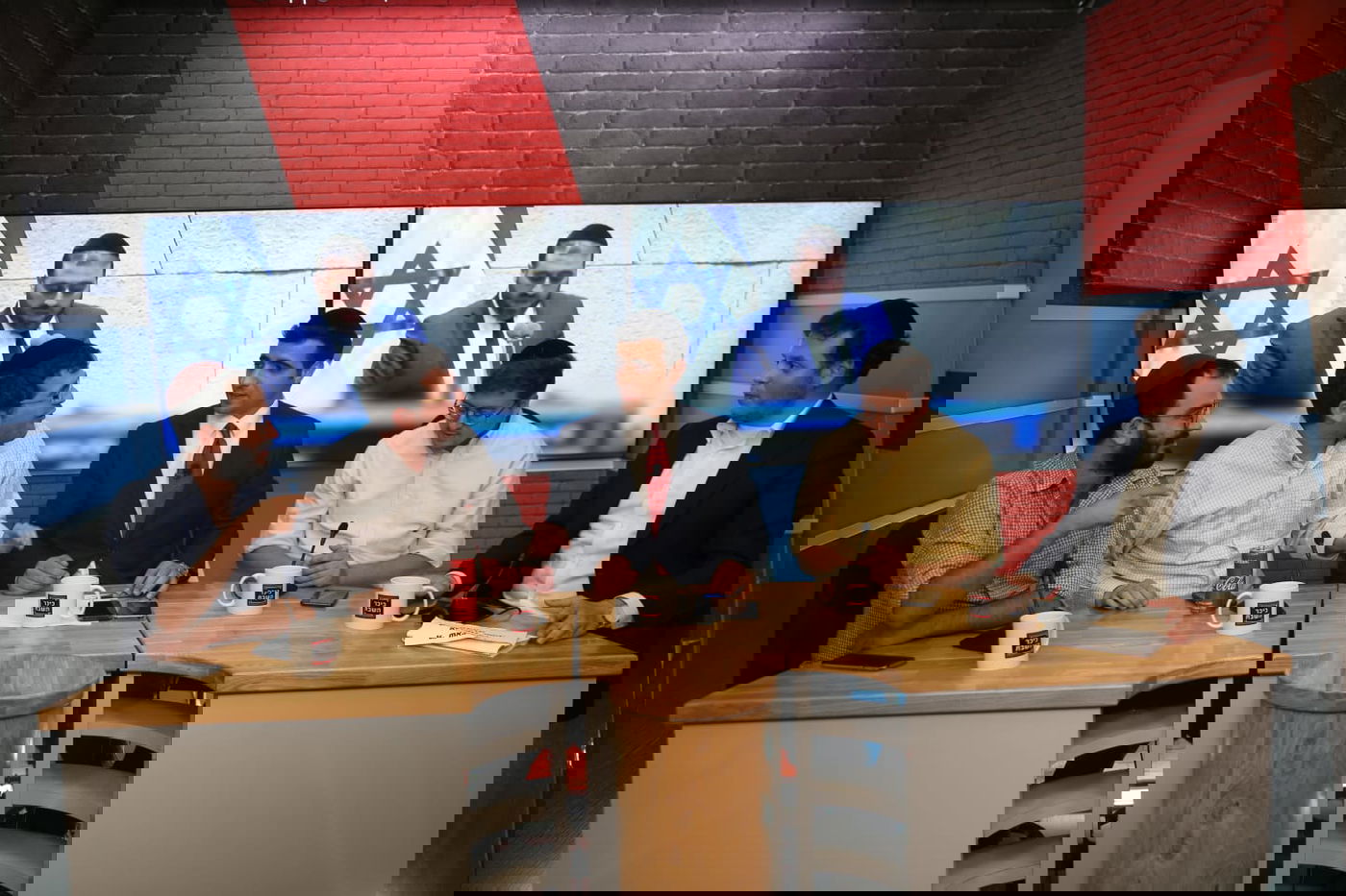 תיעוד ענק: כך נראה משדר ערב הבחירות ב'אולפן כיכר'